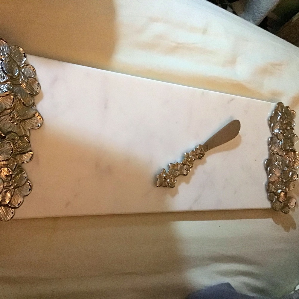 NEW White Marble Silver Orchard Gorgeous Cheese Tray 17.5” Longwith Silver Knife